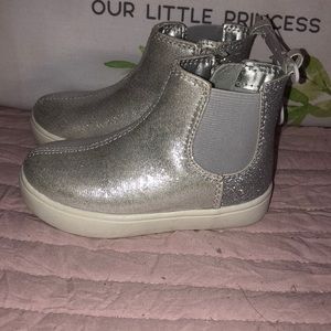 NWT Adorable 😍 silver and sparkles toddler Boots